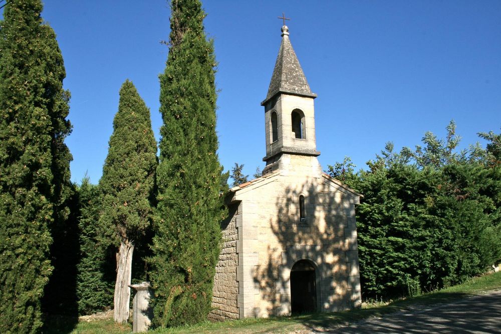 La chapelle de Beccaras à la sortie de Bédoin, route de Flassan